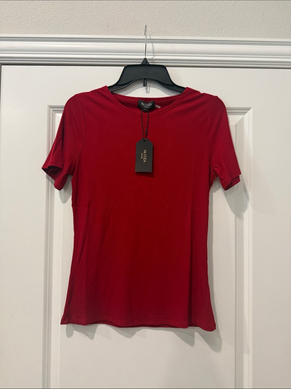 Aleeza Paris Ribbed Red Short-Sleeve Crewneck Tee Size Large NWT